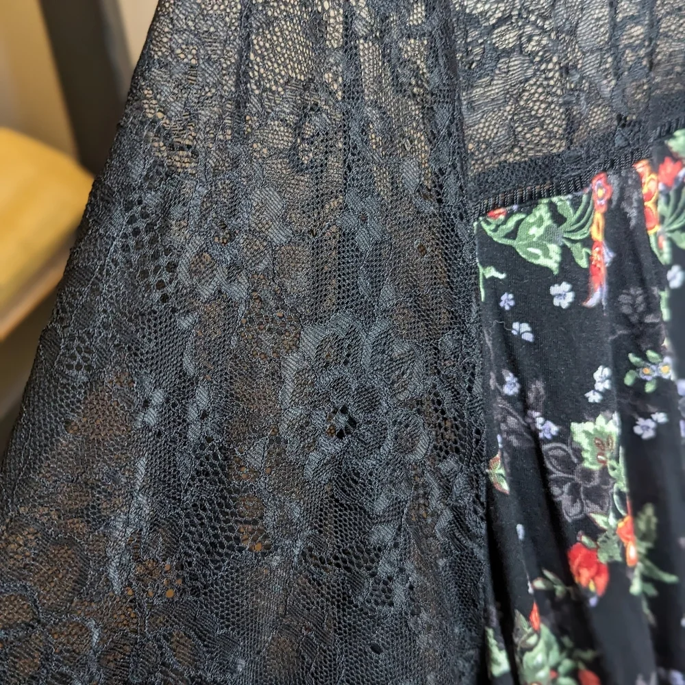 TORRID Super Soft Blouse Womens Bell Sleeves Lace Knit Black Floral Top - Picture 6 of 7